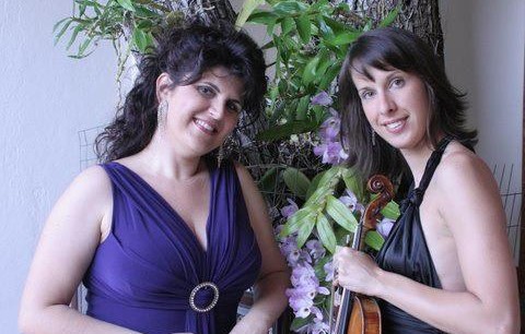 Marija Mihajlovic e Miriam Bastos possuem um sólido trabalho desde 2009 quando formaram o Duo Mihajlovic/Bastos