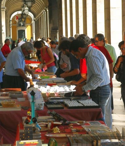 A Feira de Artesanato do Terreiro do Paço que se realiza todos os fins de semana