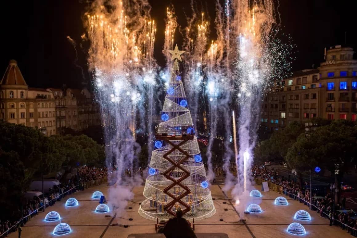 PORTO INAUGURA ILUMINAÇÕES DE NATAL COM FESTA NOS ALIADOS