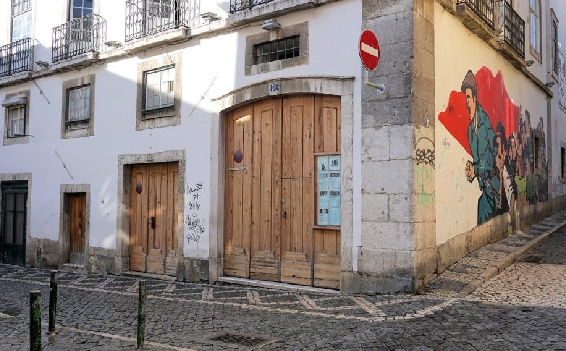 A Galeria Zé dos Bois, no Bairro Alto em Lisboa, encerra temporáriamente até ao próximo dia 3 de Abril, na sequência das orientações da Direção-Geral da Saúde para diminuir a evolução epidemiológica pelo novo Coronavírus (Covid-19).