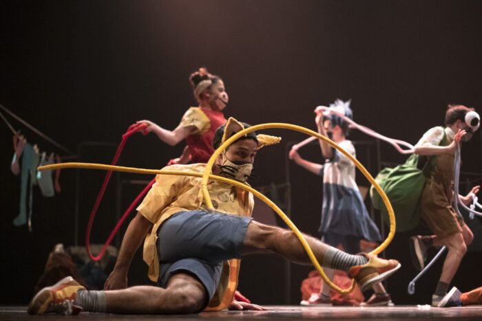 O Fio da Macaquinha, é a proposta da Companhia de Dança de Almada, que o Museu do Oriente apresenta no dia 20 de Fevereiro, em duas sessões, às 15.00 e às 18.00.