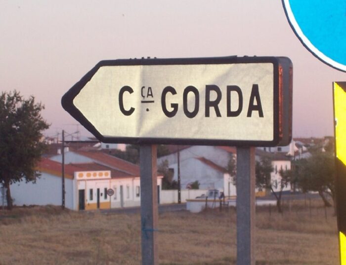 São 15 localidades portuguesas com nomes estranhos, de norte a sul do país. Haveria muitas outras, que dariam para fazer muitos artigos iguais a este, mas foram estas as nossas eleitas: