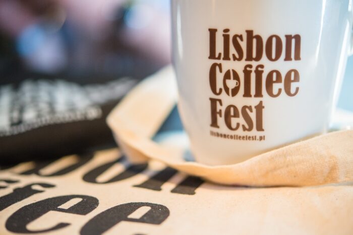 O Lisbon Coffee Fest revelou o programa, da segunda edição do evento dedicado exclusivamente ao café a acontecer no LX Factory de 25 a 27 de março. Durante três dias não vão faltar palestras, degustações, workshops, concursos e muita animação. 