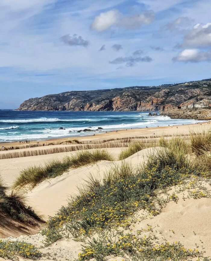 As 10 mais bonitas praias portuguesas, que escolhemos, entre tantas que Portugal possui, pode ser um enorme desafio, tantas são aquelas que se podem encontrar na maravilhosa costa deste país, à beira mar plantado.