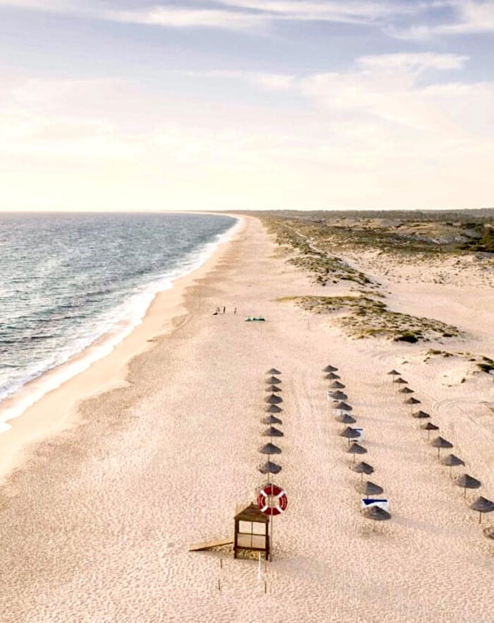 As 10 mais bonitas praias portuguesas, que escolhemos, entre tantas que Portugal possui, pode ser um enorme desafio, tantas são aquelas que se podem encontrar na maravilhosa costa deste país, à beira mar plantado.