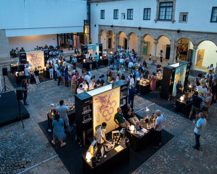 UVVA - UNIVERSO DO VINHO VERDE 2024 | AMARANTE - A 7ª edição do UVVA - Universo do Vinho Verde, vai decorrer nos dias 14, 15 e 16 de junho, em Amarante, nos Claustros do Convento de São Gonçalo, prestando tributo ao Conselheiro António Cândido, personalidade ilustre do concelho, que se destacou como Procurador-Geral da Coroa. 